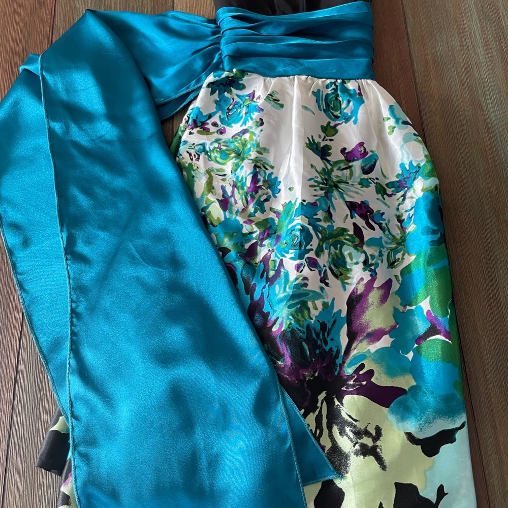 Trixxi Strapless dress. - Picture 2 of 4